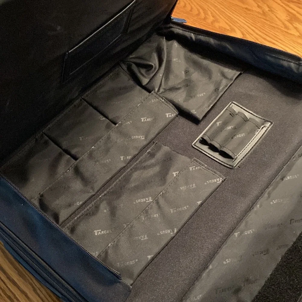 Targus, Softside briefcase, laptop, overnighter.